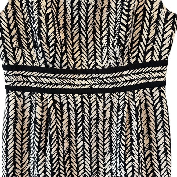 London Times Black and Tan Sheath Dress with Cap Sleeves - Picture 2 of 6